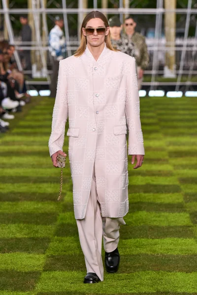 Look 66